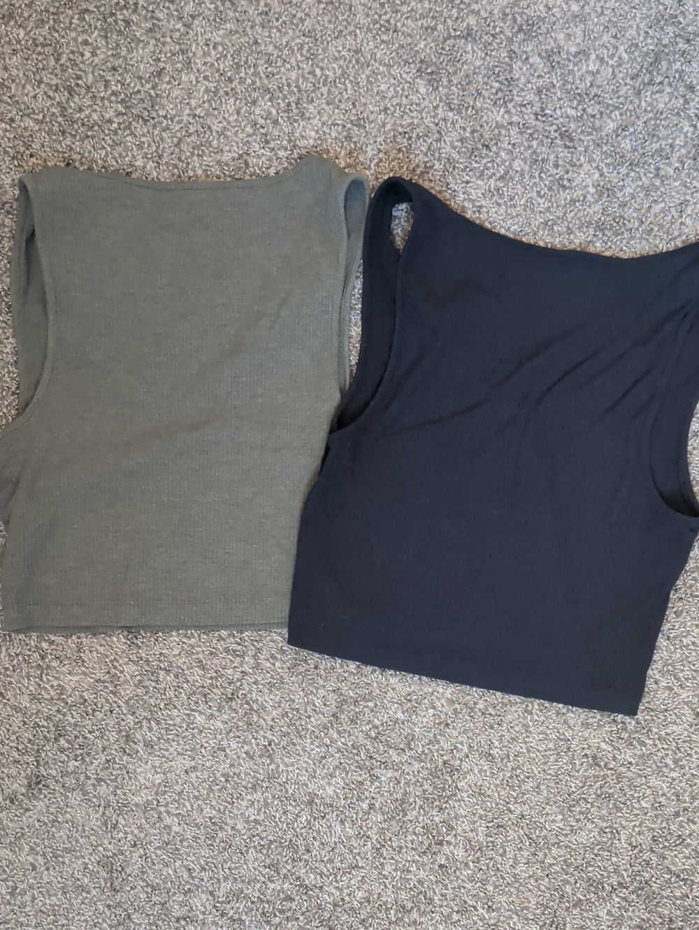 American Eagle V-Neck Ribbed Crop Tank Bundle - Picture 4 of 4